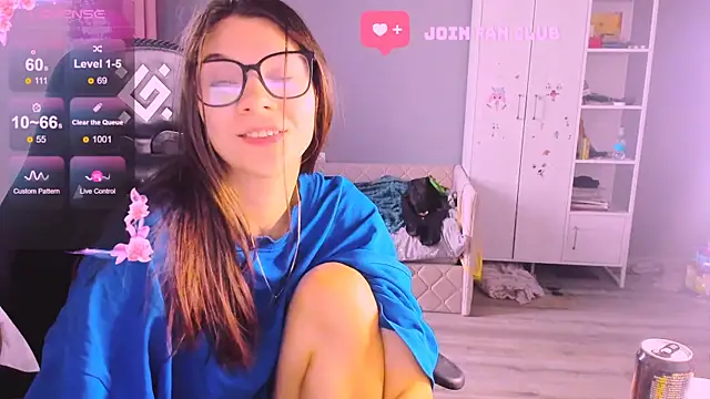 Snapshot of MollyLollipop chatting on 30, 10, 2025 MollyLollipop online show from 30, 10, 2025