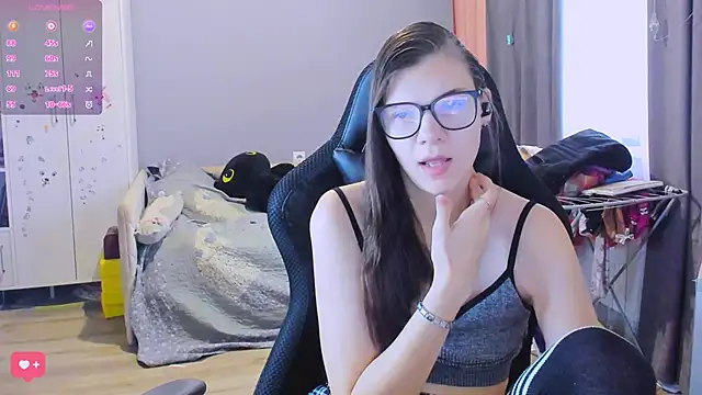 Snapshot of MollyLollipop chatting on 11, 2, 2026 MollyLollipop online show from 11, 2, 2026