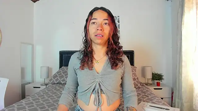 Snapshot of ZulyMichels chatting on 7, 4, 2026 ZulyMichels online show from 7, 4, 2026