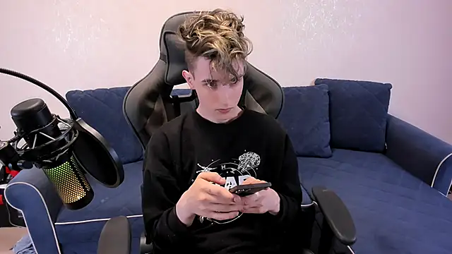 James Mills online show from 6, 11, 2025