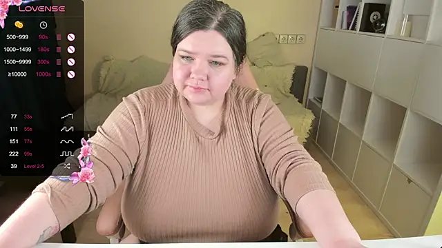 Snapshot of PlumPie chatting on 12, 11, 2025 PlumPie online show from 12, 11, 2025