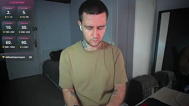 Snapshot of HonestAndrew chatting on 4, 2, 2025 HonestAndrew online show from 4, 2, 2025