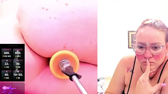 Snapshot of Paulina_Davis_ chatting on 2, 3, 2025 Paulina Davis online show from 2, 3, 2025