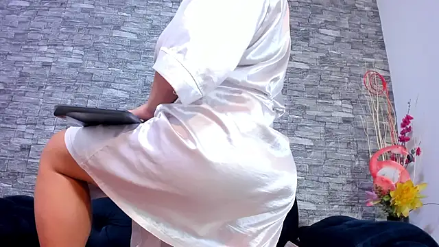 LizzRouse online show from 9, 2, 2025