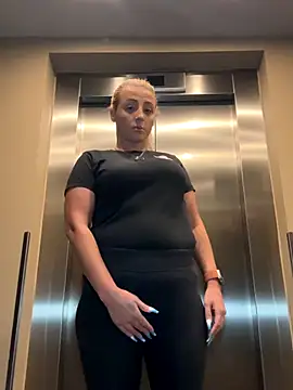 Snapshot of Strongqueen chatting on 25, 9, 2025 Strongqueen online show from 25, 9, 2025