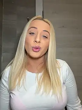 Snapshot of Strongqueen chatting on 24, 10, 2025 Strongqueen online show from 24, 10, 2025