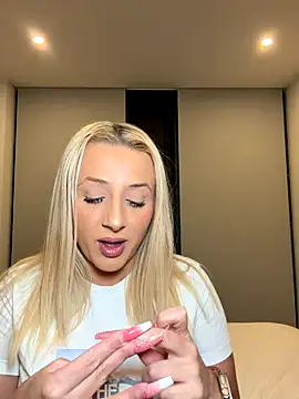 Snapshot of Strongqueen chatting on 26, 10, 2025 Strongqueen online show from 26, 10, 2025