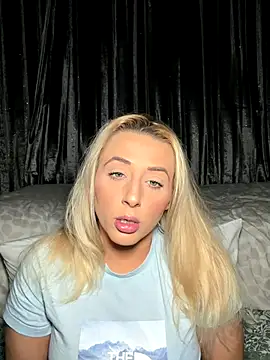 Snapshot of Strongqueen chatting on 8, 11, 2025 Strongqueen online show from 8, 11, 2025