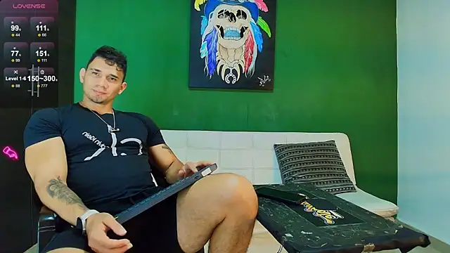 Snapshot of GendersonFit chatting on 28, 10, 2025 GendersonFit online show from 28, 10, 2025