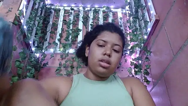 Snapshot of belindathompson chatting on 27, 12, 2024 belindathompson online show from 27, 12, 2024