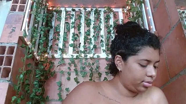 Snapshot of belindathompson chatting on 10, 1, 2025 belindathompson online show from 10, 1, 2025