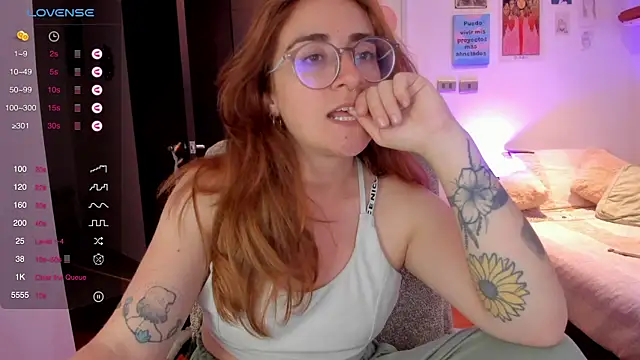 Snapshot of linda_giggle chatting on 2, 2, 2025 linda giggle online show from 2, 2, 2025