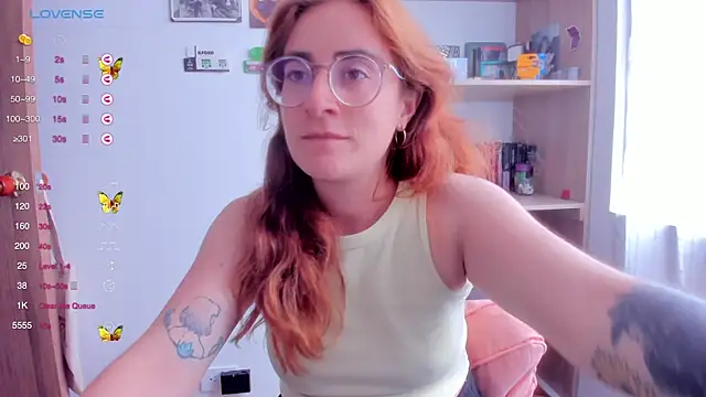 Snapshot of linda_giggle chatting on 28, 2, 2025 linda giggle online show from 28, 2, 2025