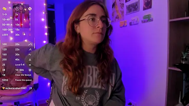 Snapshot of linda_giggle chatting on 1, 10, 2025 linda giggle online show from 1, 10, 2025