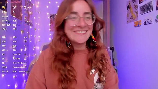 Snapshot of linda_giggle chatting on 1, 10, 2025 linda giggle online show from 1, 10, 2025