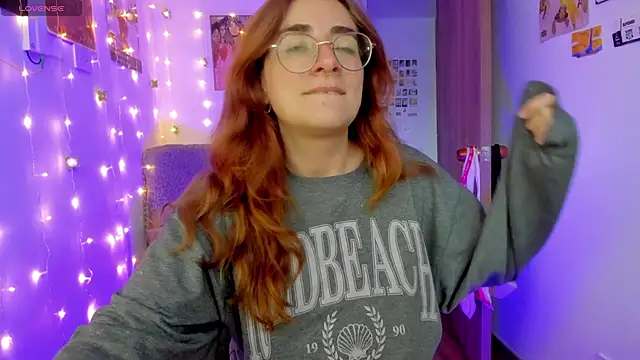 Snapshot of linda_giggle chatting on 5, 10, 2025 linda giggle online show from 5, 10, 2025