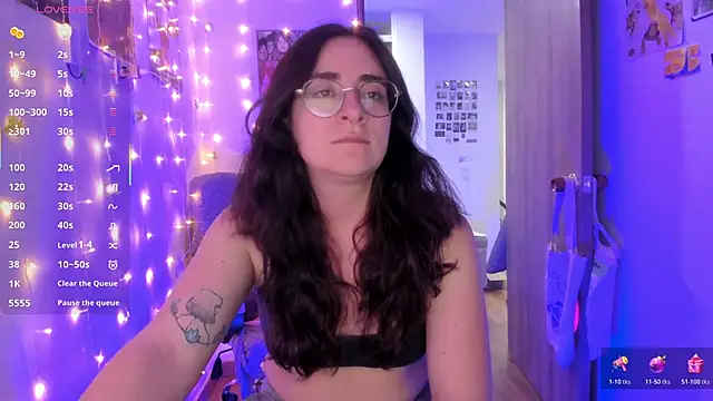 Snapshot of linda_giggle chatting on 28, 10, 2025 linda giggle online show from 28, 10, 2025