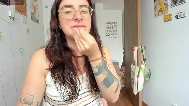 Snapshot of linda_giggle chatting on 6, 11, 2025 linda giggle online show from 6, 11, 2025