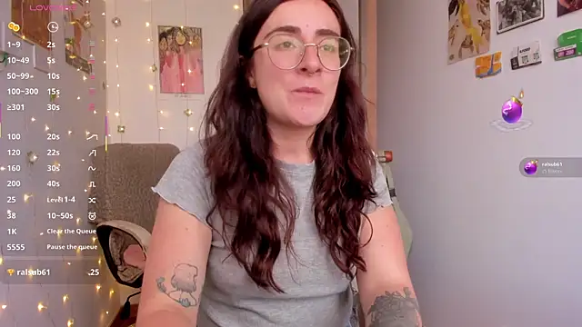 Snapshot of linda_giggle chatting on 10, 11, 2025 linda giggle online show from 10, 11, 2025