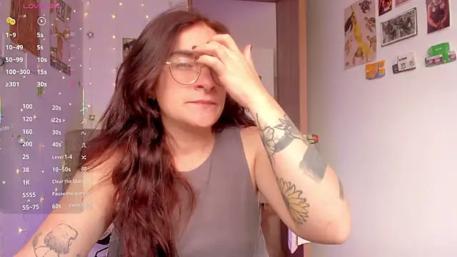 Snapshot of linda_giggle chatting on 11, 11, 2025 linda giggle online show from 11, 11, 2025