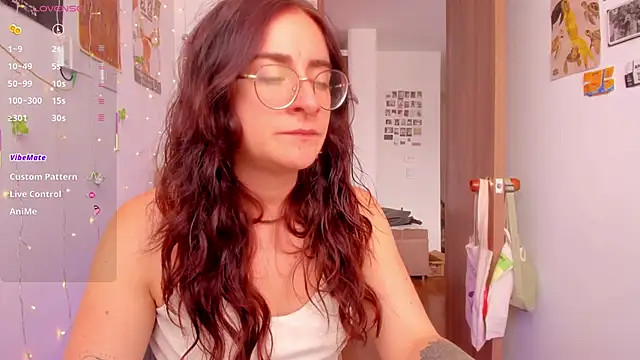 Snapshot of linda_giggle chatting on 12, 11, 2025 linda giggle online show from 12, 11, 2025