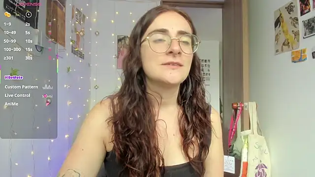 Snapshot of linda_giggle chatting on 28, 11, 2025 linda giggle online show from 28, 11, 2025