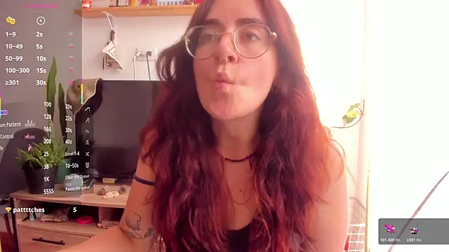 Snapshot of linda_giggle chatting on 17, 12, 2025 linda giggle online show from 17, 12, 2025