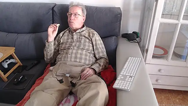 Nudelschwanz online show from 8, 2, 2025