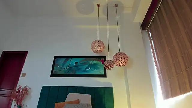 Amber  Davis online show from 2, 1, 2025