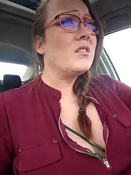 Snapshot of BBWQUEENBEEE chatting on 3, 3, 2025 BBWQUEENBEEE online show from 3, 3, 2025