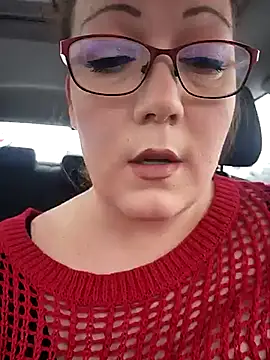 Snapshot of BBWQUEENBEEE chatting on 4, 3, 2025 BBWQUEENBEEE online show from 4, 3, 2025