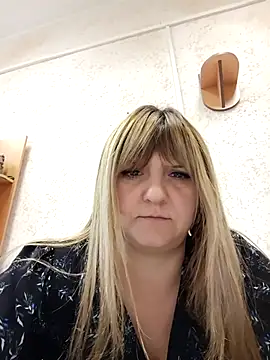 Snapshot of Office_Albertina chatting on 7, 10, 2025 Office Albertina online show from 7, 10, 2025