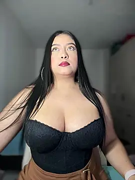 Snapshot of cami_ortiz__ chatting on 6, 1, 2025 cami ortiz   online show from 6, 1, 2025