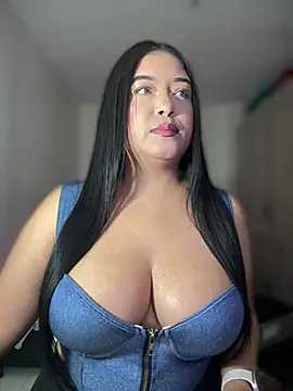 Snapshot of cami_ortiz__ chatting on 9, 3, 2025 cami ortiz   online show from 9, 3, 2025