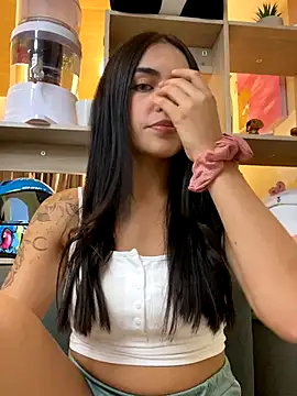 Snapshot of DaphneUwu chatting on 4, 10, 2025 DaphneUwu online show from 4, 10, 2025