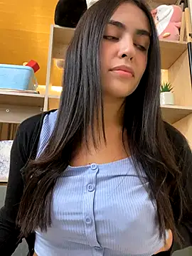 Snapshot of DaphneUwu chatting on 14, 10, 2025 DaphneUwu online show from 14, 10, 2025