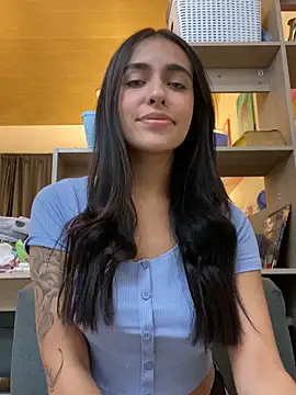 Snapshot of DaphneUwu chatting on 23, 10, 2025 DaphneUwu online show from 23, 10, 2025