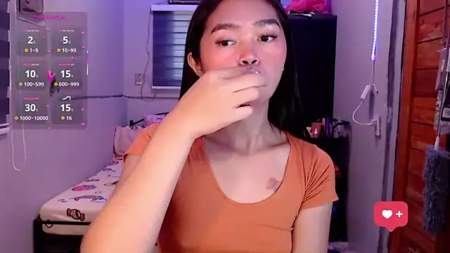 Snapshot of Itsme_claire chatting on 4, 10, 2025 Itsme claire online show from 4, 10, 2025