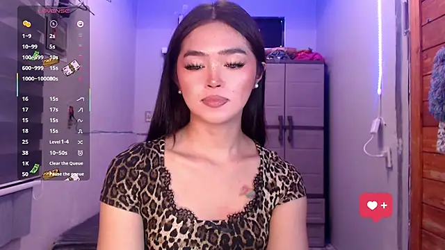 Snapshot of Itsme_claire chatting on 28, 10, 2025 Itsme claire online show from 28, 10, 2025