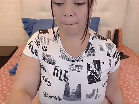 Snapshot of Angiee_BBW chatting on 11, 3, 2025 Angiee BBW online show from 11, 3, 2025