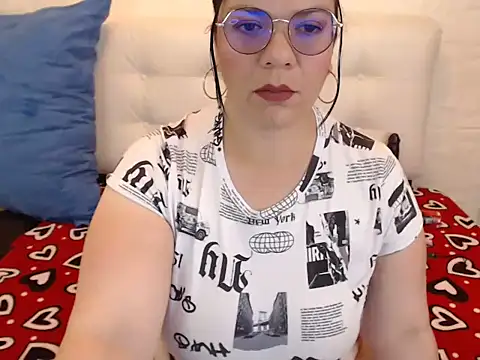 Snapshot of Angiee_BBW chatting on 9, 9, 2025 Angiee BBW online show from 9, 9, 2025