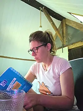 Snapshot of Lina_lou4 chatting on 20, 6, 2026 Lina lou4 online show from 20, 6, 2026