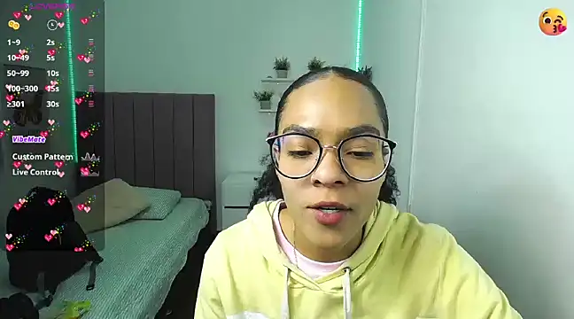 Nina lovee  online show from 2, 12, 2024