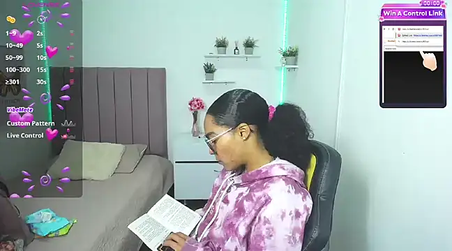 Nina lovee  online show from 11, 12, 2024