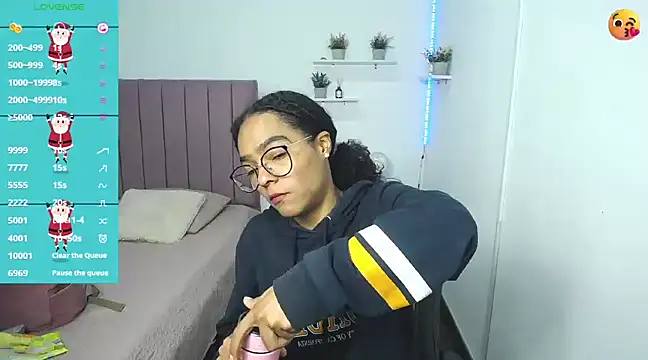 Nina lovee  online show from 13, 12, 2024