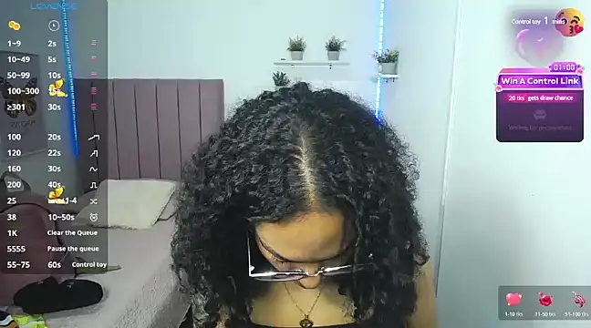 Nina lovee  online show from 13, 12, 2024