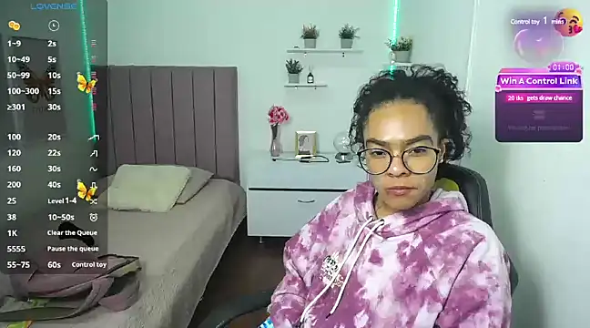 Nina lovee  online show from 14, 12, 2024