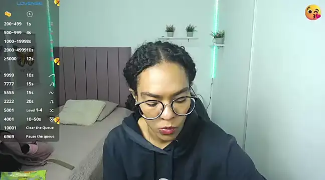 Nina lovee  online show from 16, 12, 2024