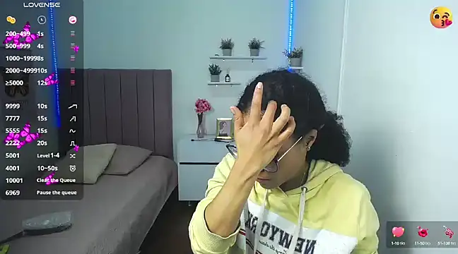 Nina lovee  online show from 17, 12, 2024