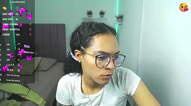 Nina lovee  online show from 17, 12, 2024